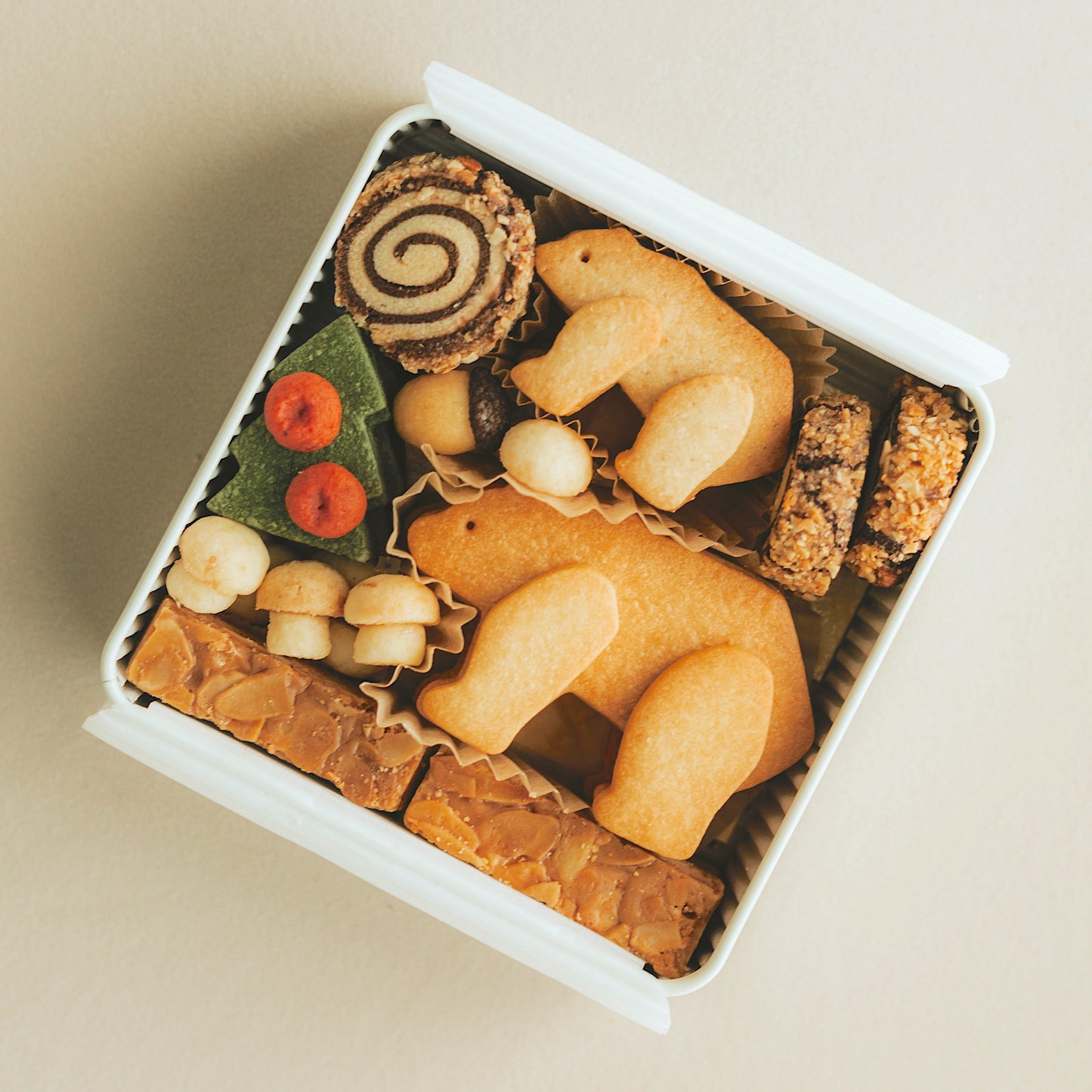 Christmasパッケージ - 小さな森のクッキー缶