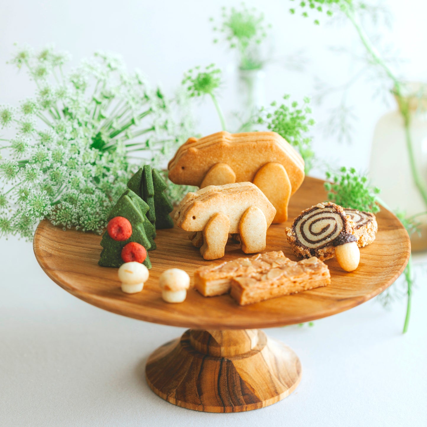 Christmasパッケージ - 小さな森のクッキー缶